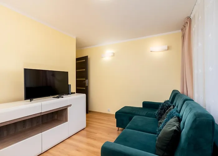 Kalinowe Green Apartment By Bookinghost